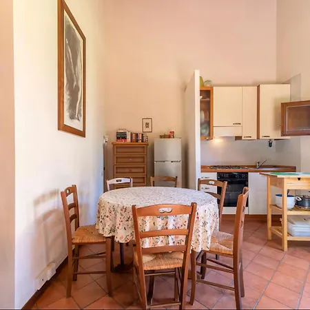 Apartment In With Pool Laterina